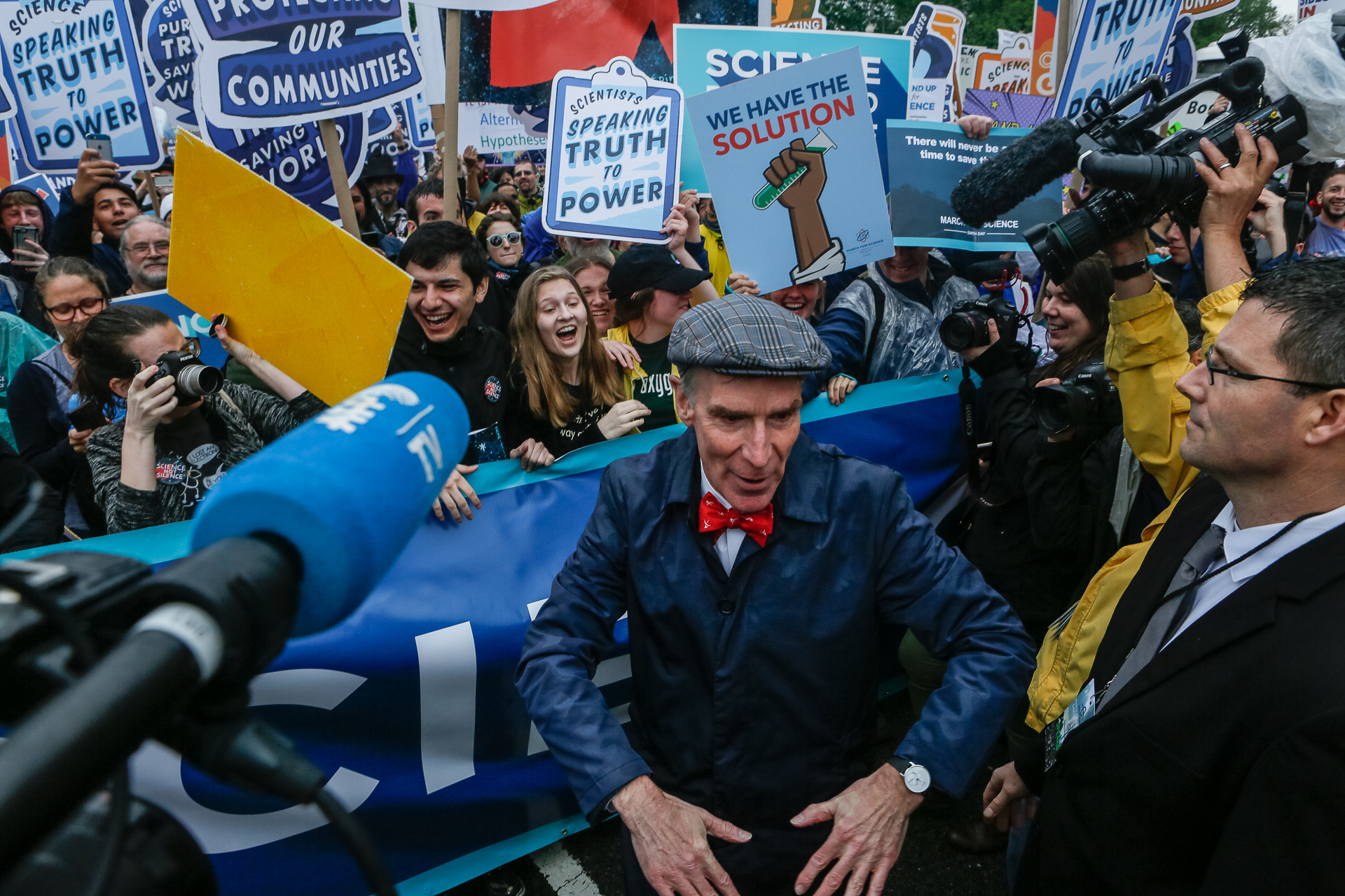 Bill Nye, "the Science Guy," leads the crowd during the March for Science in Washington, D.C., April 22, 2017. An estimated 100,000 people attended the march in Washington, with more than one million in marches worldwide. (© 2017 Eric Dietrich Photography)